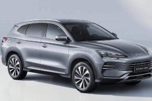 Ce SUV hybride dispose d'une autonomie de près de 900 km, d'un coffre de 552 litres et arrivera cette année