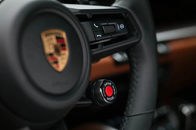 Porsche abandonnant la fabrication interne de batteries électriques face aux ventes décevantes du marché des véhicules électriques