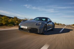 Découvrez la prochaine Porsche 911 hybride 2025 : puissance, vitesse et technologie à son apogée