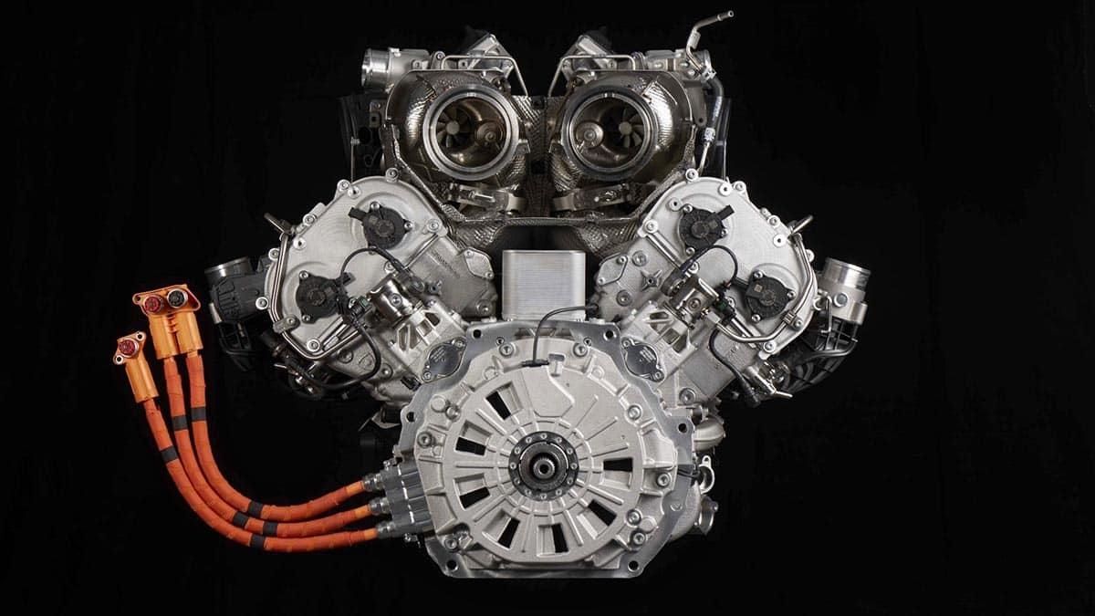 Ce nouveau moteur génère à lui seul 800 ch, sans compter la partie électrique.