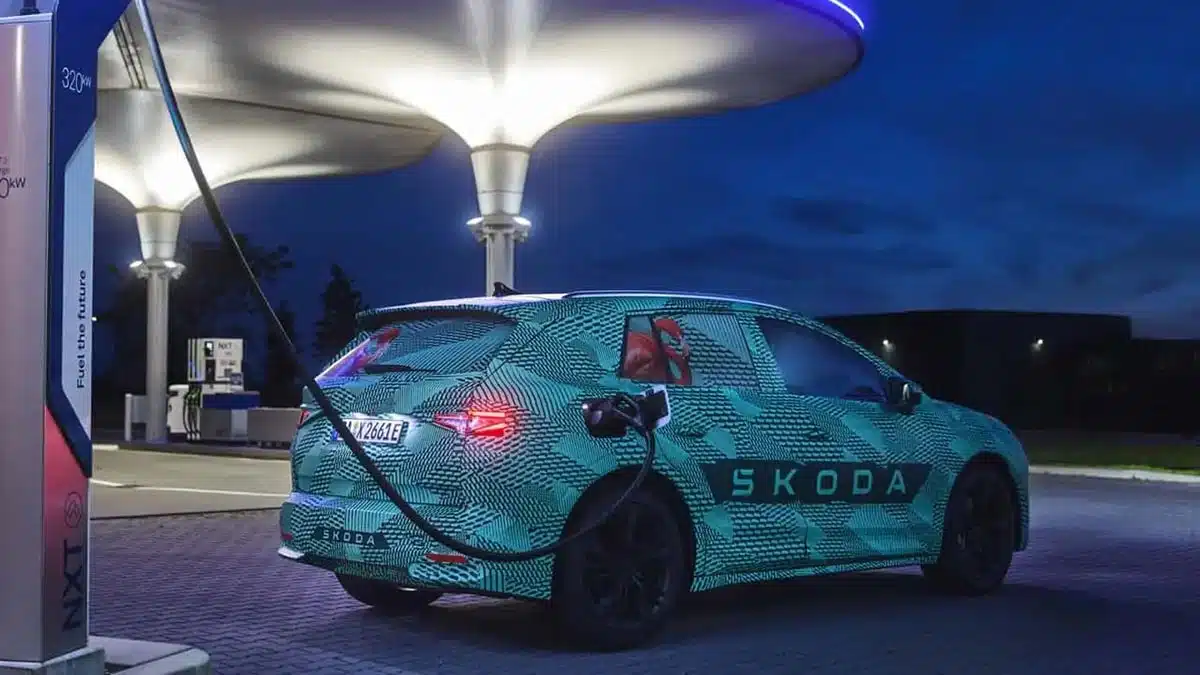 Avant-première officielle du Skoda Elroq, l'alternative au Volvo EX30 et au KIA EV3 avec près de 600 km d'autonomie