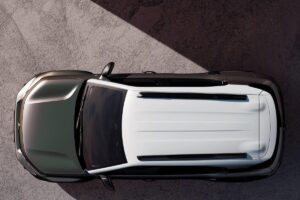 SUV hybride de 145 CV à 23 700 euros présenté de trois-quarts avant, avec silhouette similaire au Citroën C5 Aircross mais à prix compétitif