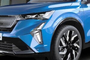Renault Rafale E-Tech 4x4, un SUV hybride avec le même moteur qu'un Audi Q5, mais qui coûte 18 000 euros de moins