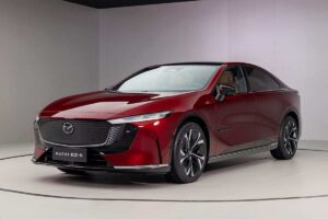 Mazda lance l'EZ-6, un véhicule d'une autonomie de 1 300 km