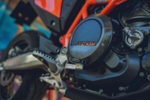KTM Supermoto 2024 : Aperçue lors des tests, une nouvelle ère pour la performance