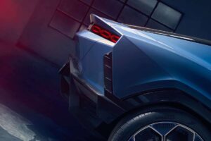 Cette voiture électrique vise à se vendre autant que son « frère » hybride rechargeable à moteur V8