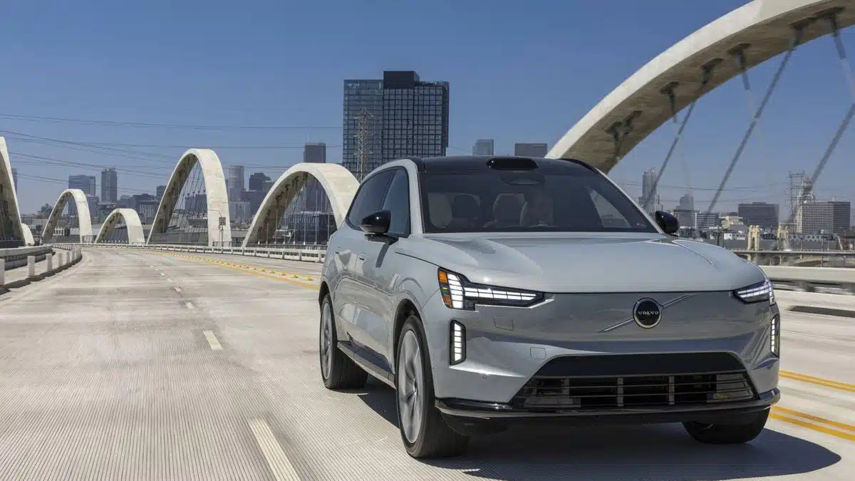 Le Volvo EX90 : un modèle électrique haut de gamme pour 2025