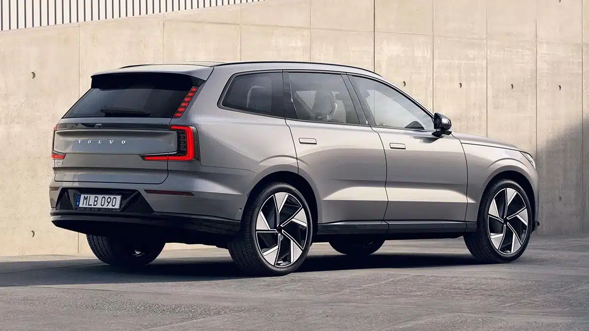 Le Volvo EX90 : un modèle électrique haut de gamme pour 2025