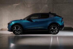 Un SUV premium italien, hybride, rivalisant avec l'Audi Q2 à un prix accessible