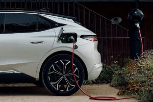 DS 4 Hybrid Étoile : l'élégance électrifiée en édition limitée qui redéfinit le luxe hybride et seulement 5,3 L/100 km