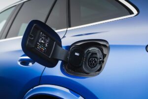 Succès phénoménal : Comment ce SUV hybride haut de gamme écrase toute la concurrence en 2024