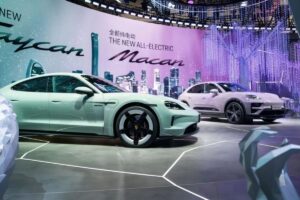 Marché électrique en crise : Porsche, Rimac et Toyota tirent la sonnette d'alarme
