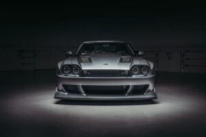 Un monstre des années 80 ressuscite : V12, 669 ch et design cyberpunk pour cette icône oubliée