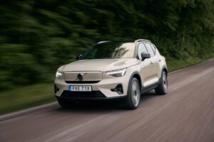 Volvo EX40 : le SUV électrique compact qui allie style et polyvalence