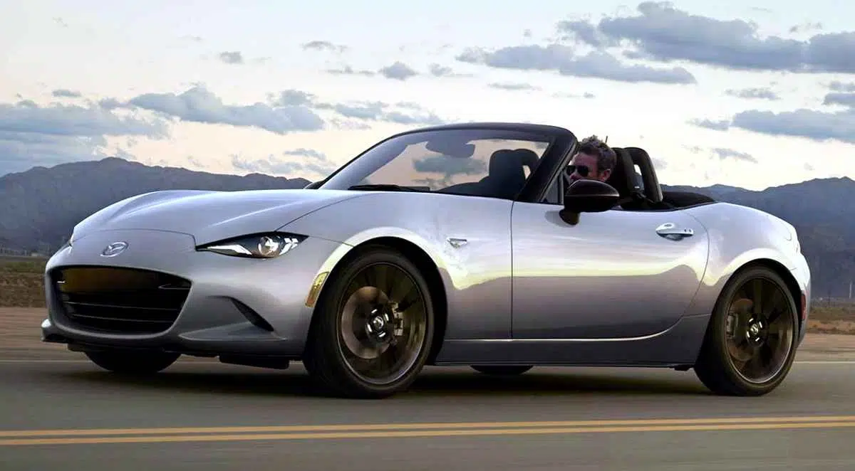 Un Mazda MX-5 de 1999 transformé avec un moteur de Honda CBR 1000RR