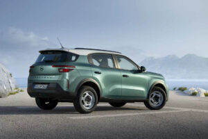 Le SUV anti-bling bling qui fait jaser : 7 places, roues tôle et zéro écran - Le futur best-seller 2025 ?