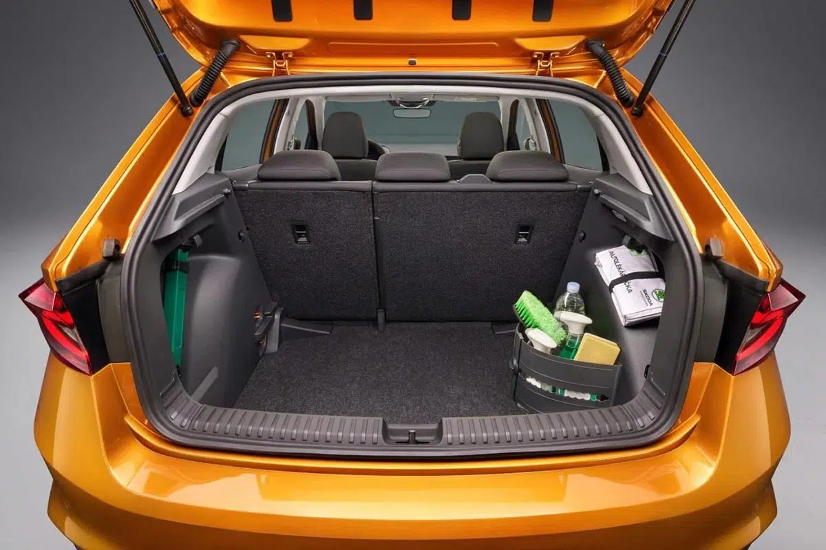 Coffre de la Skoda Fabia Go 2025 avec 380 litres de volume et plancher bas