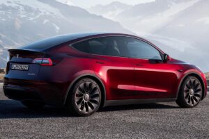 La voiture qui détrône Tesla en Europe : Un modèle thermique bat la Model Y