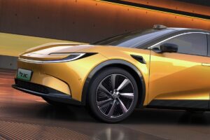Cette Toyota est électrique, a une grande autonomie et un prix très intéressant, mais il y a un hic