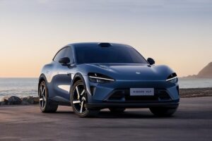 SUV électrique Xiaomi YU7 lors de sa présentation officielle, alliance de design moderne et technologie avancée