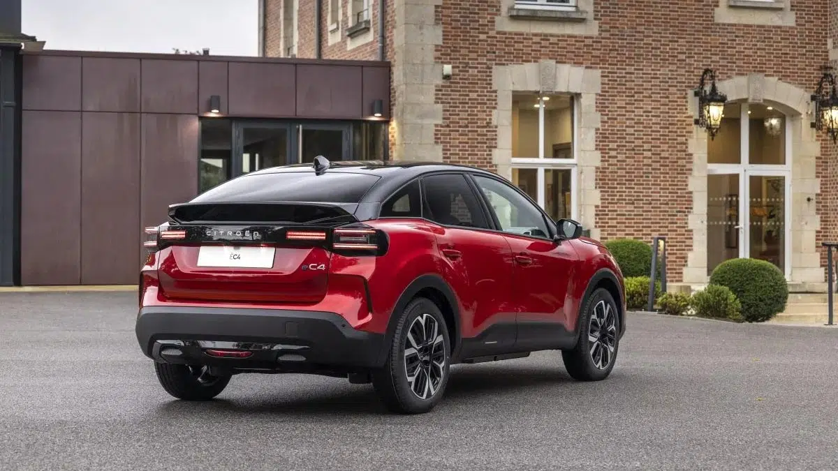 Citroën C4 2025 : le crossover hybride qui allie style et efficacité