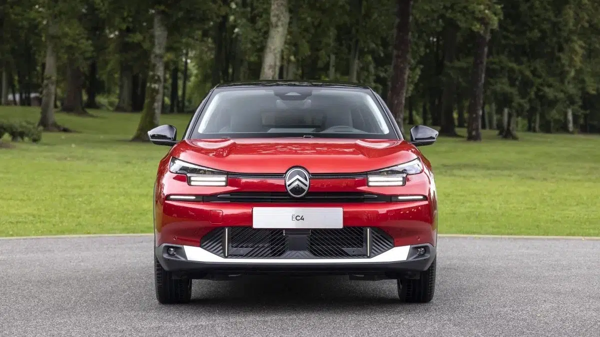 Citroën C4 2025 : le crossover hybride qui allie style et efficacité
