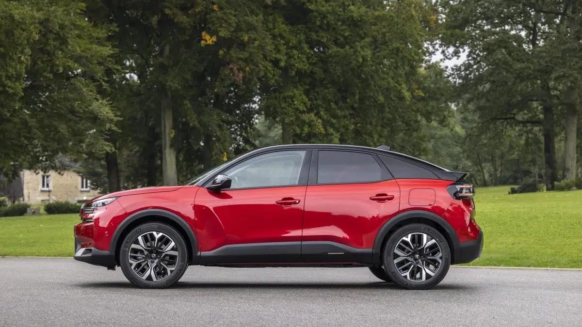 Citroën C4 2025 : le crossover hybride qui allie style et efficacité