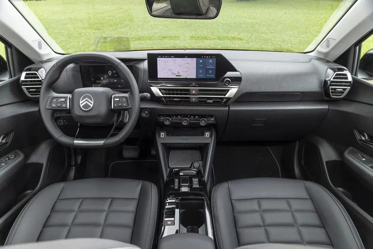 Citroën C4 2025 : le crossover hybride qui allie style et efficacité