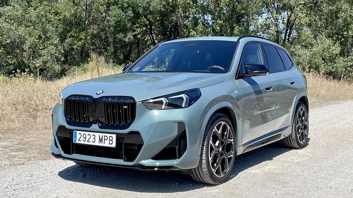Vue avant du BMW X1 hybride rechargeable