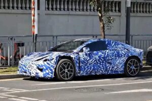 BYD défie Porsche : sa sportive électrique arrive en Europe pour affronter la 911