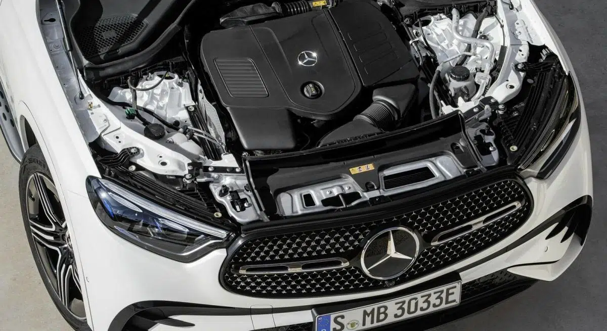 Image du moteur hybride rechargeable du Mercedes-Benz GLC, illustrant la combinaison de puissance et d'efficacit
