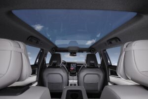 Ce nouveau SUV hybride cache un secret : l'âme d'un monospace légendaire