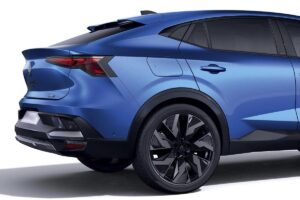 Renault défie la crise : Les ventes explosent grâce aux hybrides (+45% en 2024)