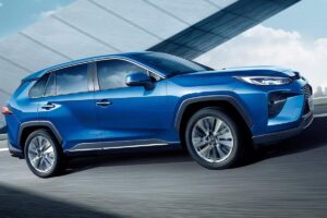 Toyota réinvente son RAV4 : Le SUV star fait sa révolution pour 2025