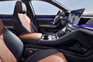 BYD défie les leaders : Son SUV hybride a 20 000€ d'avance