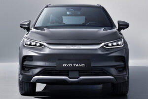 Le géant électrique chinois défie BMW : 517ch et format XXL pour 15 000€ de moins
