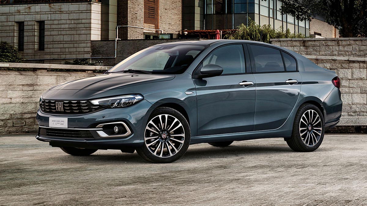 Fiat Tipo 2025 vue de profil avec silhouette de berline classique