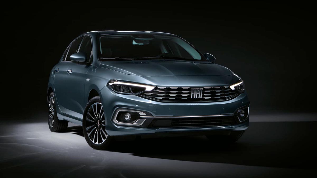 Face avant de la Fiat Tipo 2025 avec calandre noire et feux LED