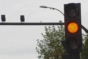 Exemple d'Équipement de Terrain Urbain (ETU) intégré au mobilier urbain, nouvelle génération de radars invisibles déployés en France.