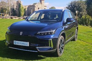 Skywell BE11 2025 face avant - SUV électrique avec signature lumineuse LED