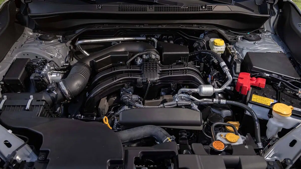 Moteur du Subaru Forester Wilderness 2025 avec son architecture Boxer et ses composants optimisés pour la robustesse.