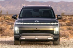 La nouvelle Hyundai électrique exposée lors de sa présentation officielle, symbolisant l'engagement du constructeur coréen dans la mobilité zéro émission.