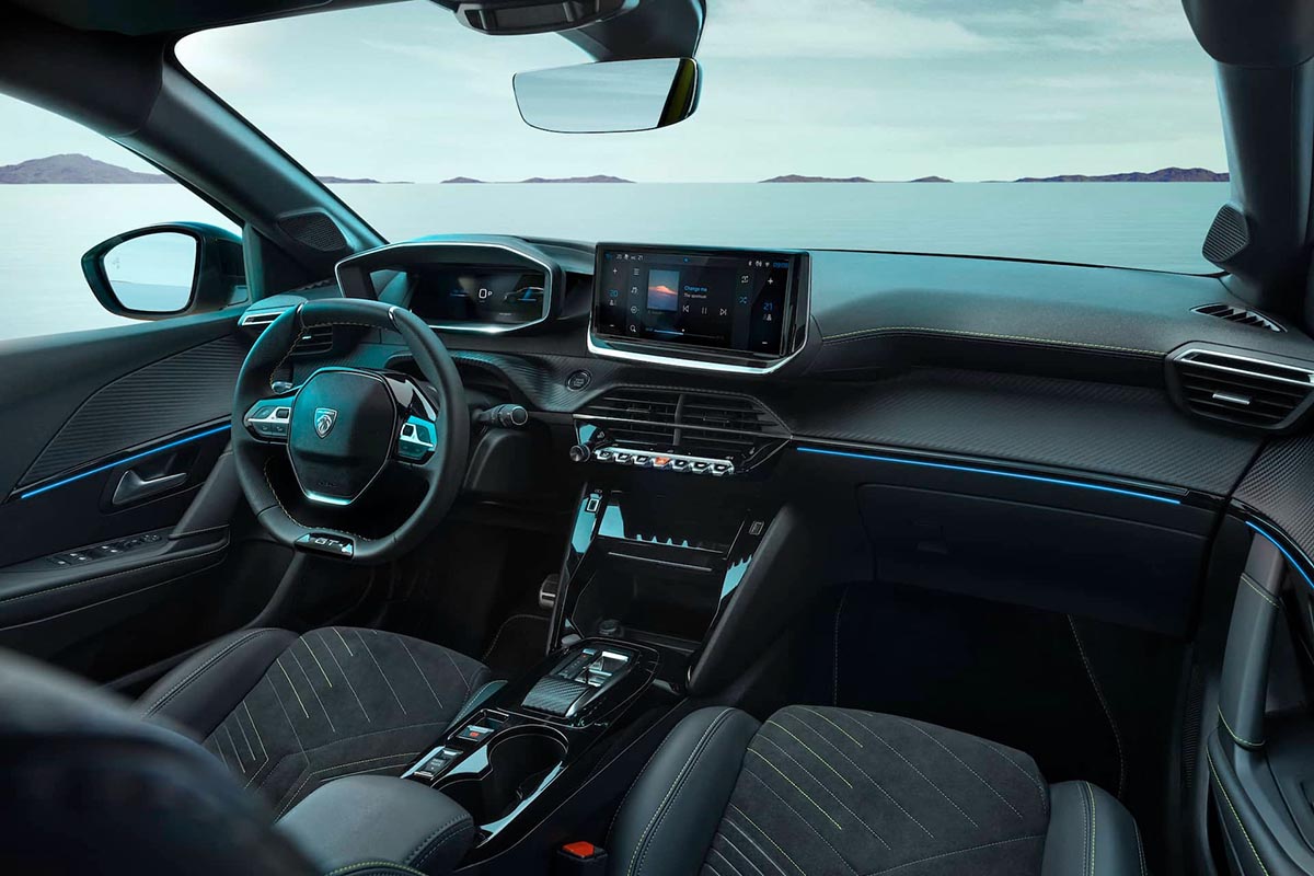 Intérieur de la Peugeot e-208 avec i-Cockpit et instrumentation numérique