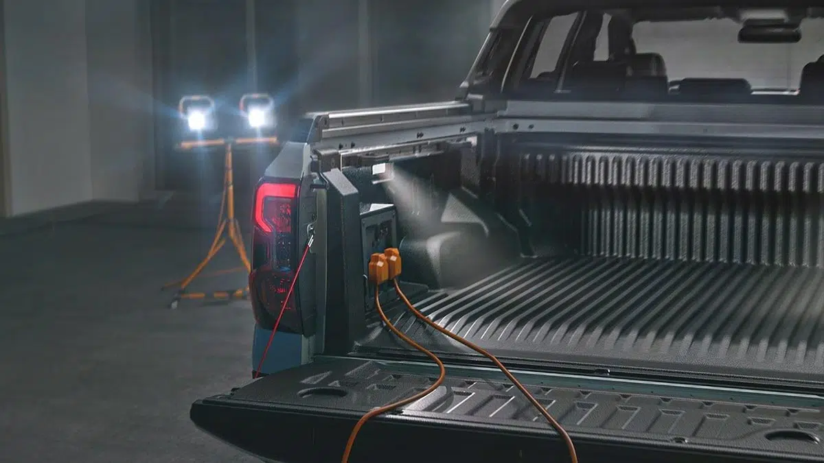 Benne du Ford Ranger PHEV 2024 offrant volume de chargement et praticité pour les pros