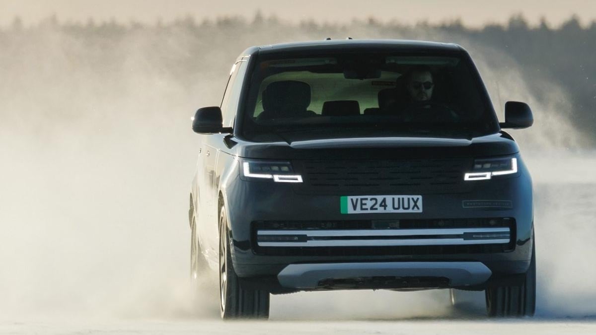 Face avant du Range Rover Électrique 2025, signature lumineuse LED et design massif