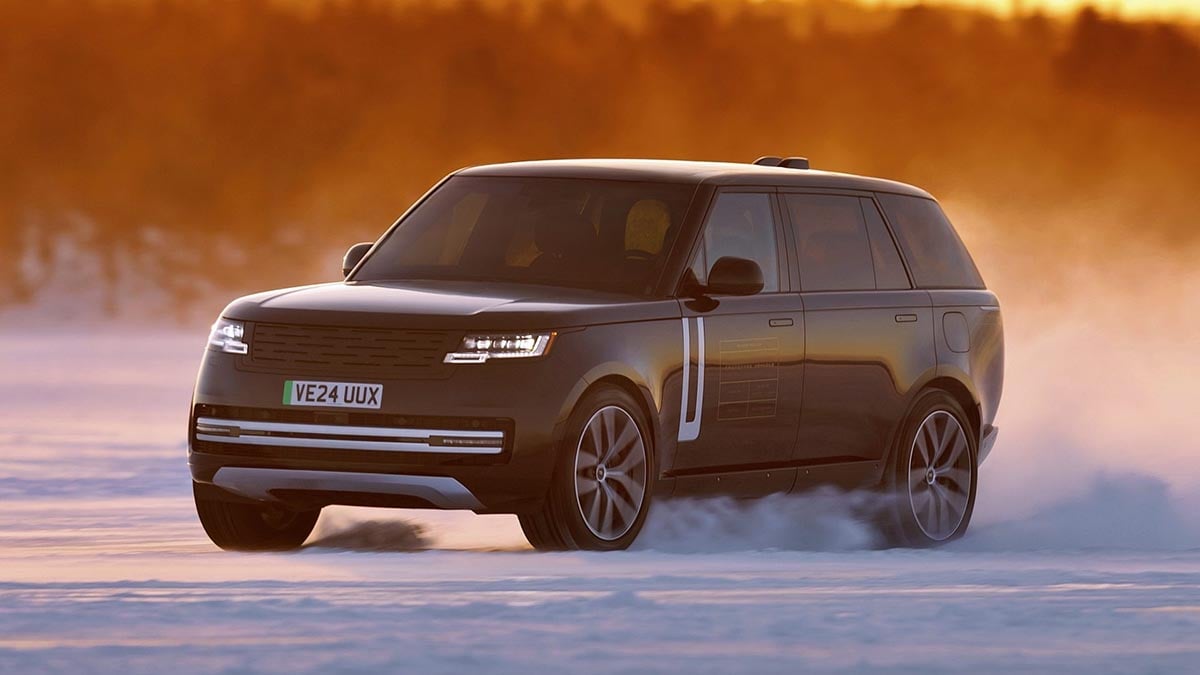 Vue latérale du Range Rover Électrique 2025, SUV de luxe aux lignes imposantes