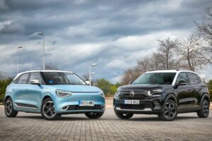 Citroën ë-C3 et Dongfeng Box côte à côte lors d'un essai comparatif de véhicules électriques urbains
