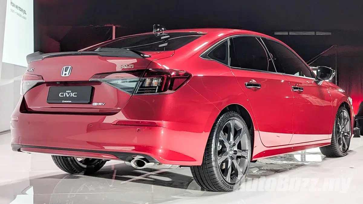 Tableau de bord et volant de la Honda Civic hybride 2025 avec écran central