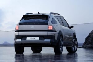 4x4 traditionnel avec garde au sol élevée et motorisation alternative à l'électrique
