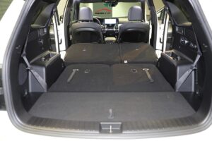 Coffre du Kia Sorento Hybride Rechargeable 2024, capacité de 902 litres en configuration 5 places